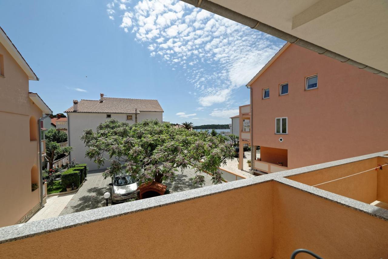 Apartments With A Parking Space Palit, Rab - 4970 Exterior photo