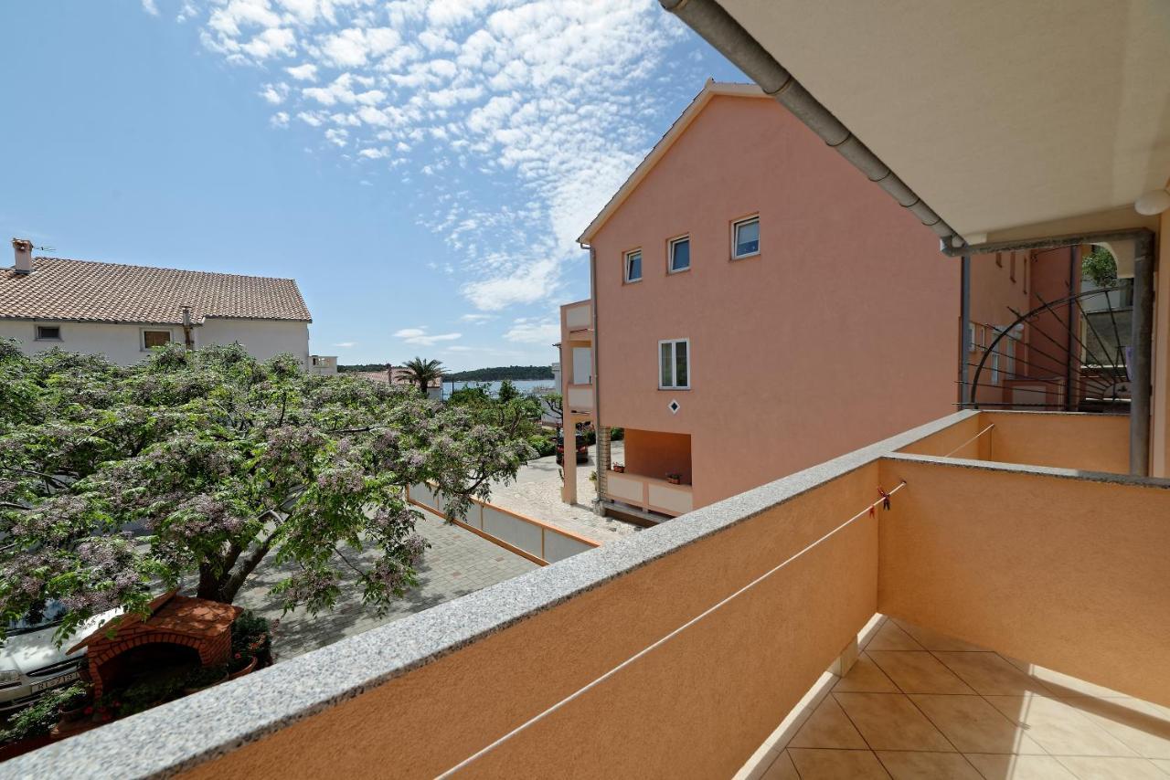 Apartments With A Parking Space Palit, Rab - 4970 Exterior photo